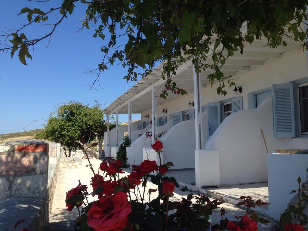 Κalamitsi Rooms & Apartments Kimolos Exterior photo