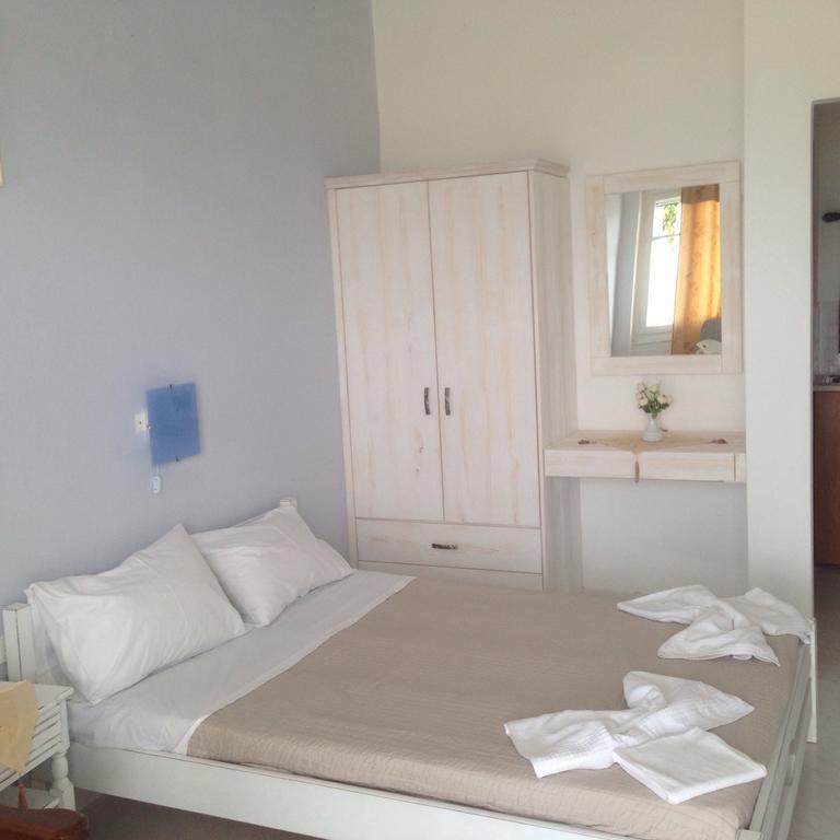 Κalamitsi Rooms & Apartments Kimolos Exterior photo