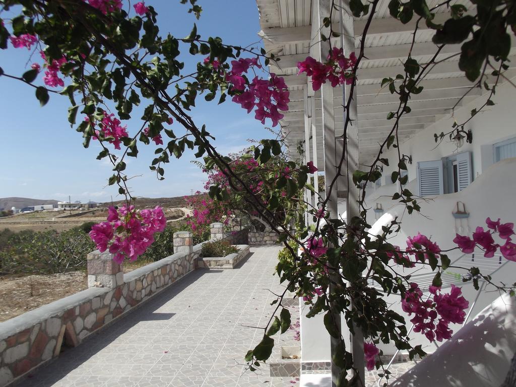 Κalamitsi Rooms & Apartments Kimolos Exterior photo